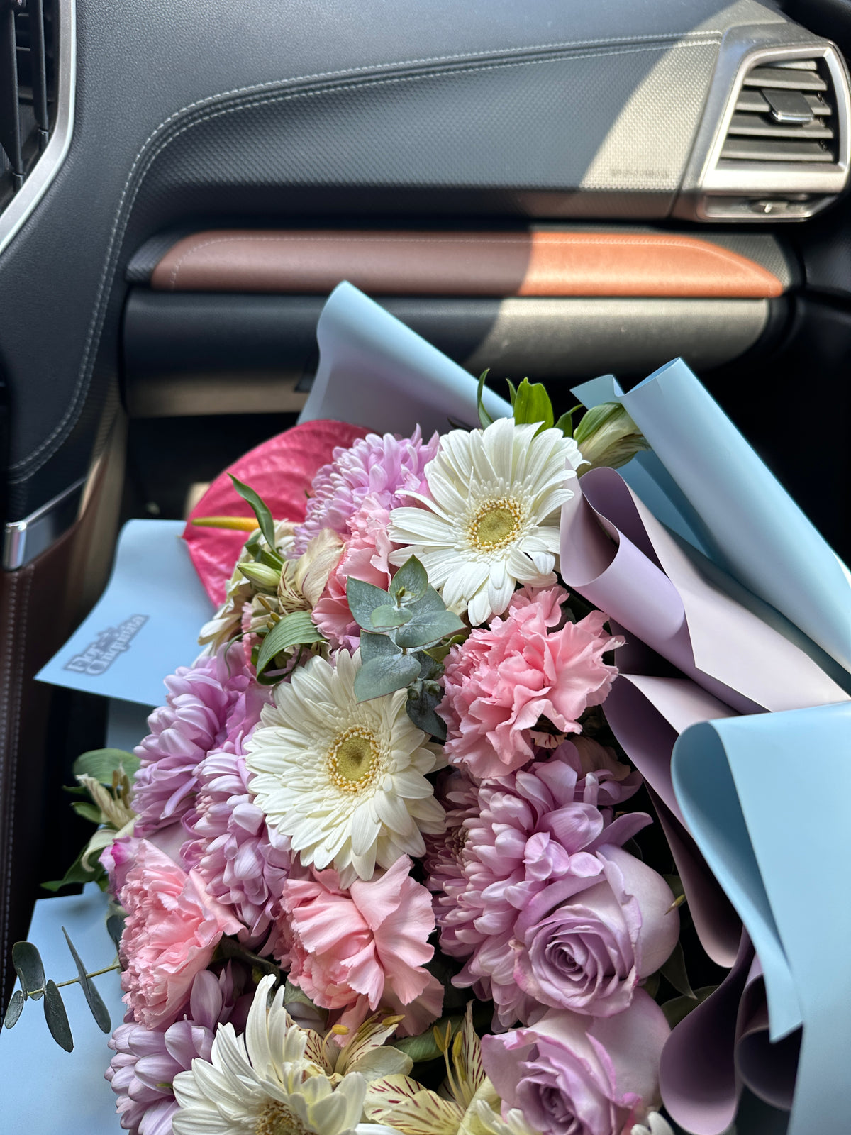 Ramo de flores con gerberas, rosas y claveles