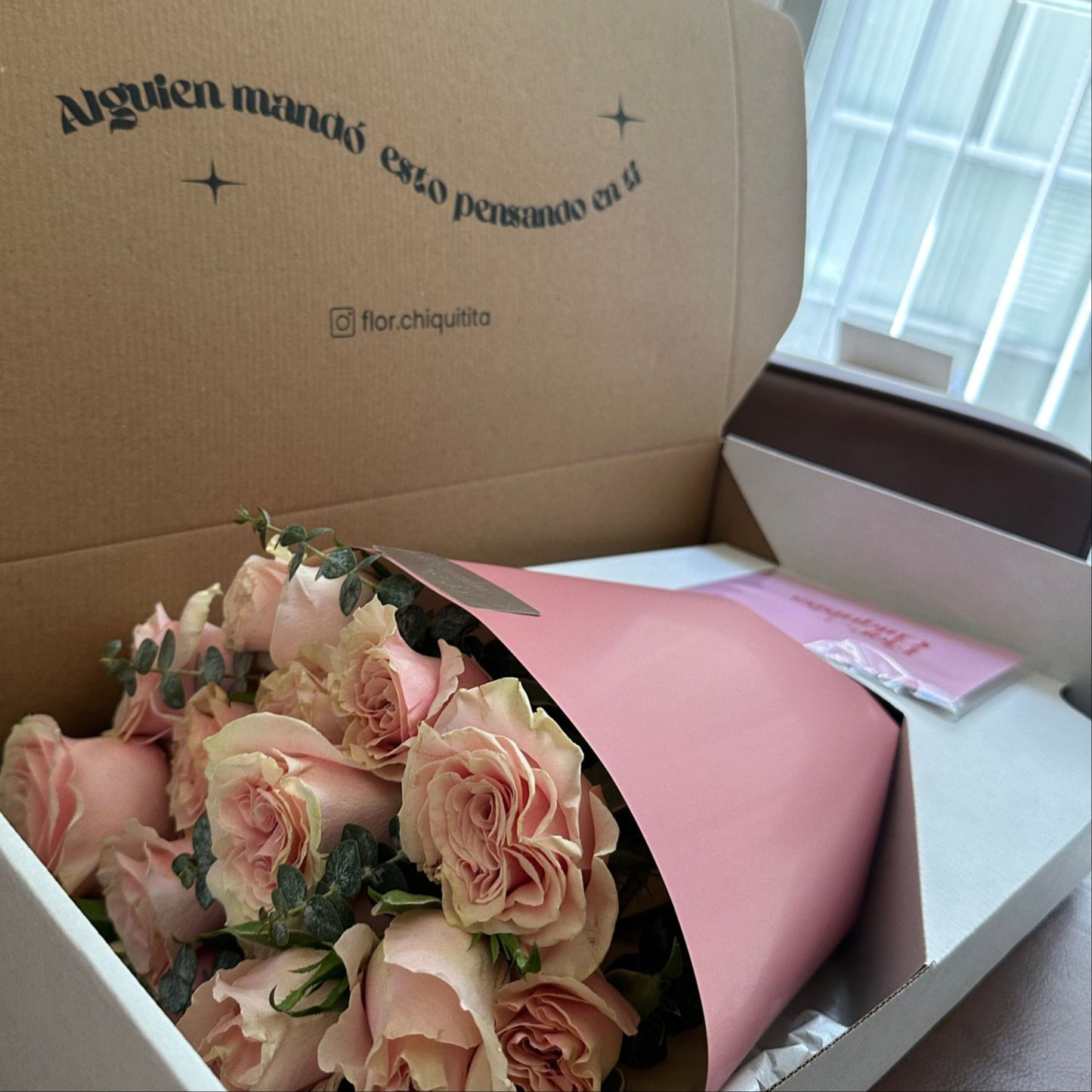 Caja Destello Floral Rosas